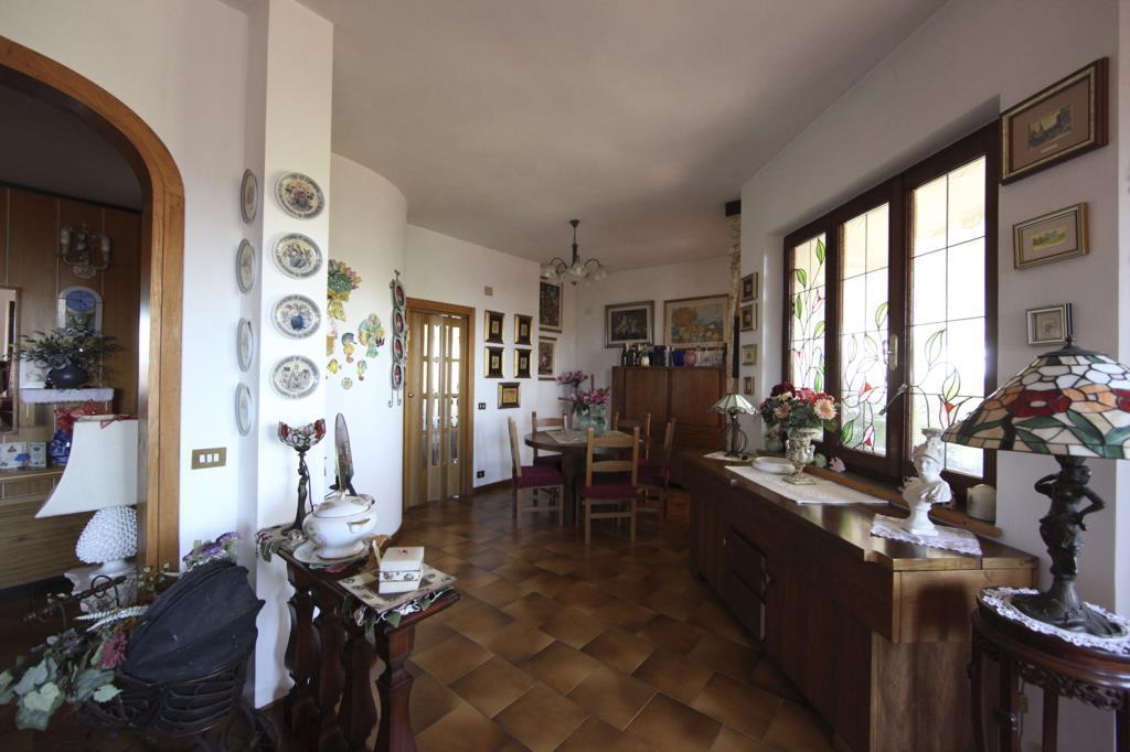villa in vendita a Luni