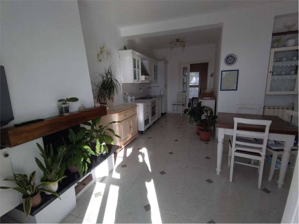 casa indipendente in vendita a Luni in zona Casano