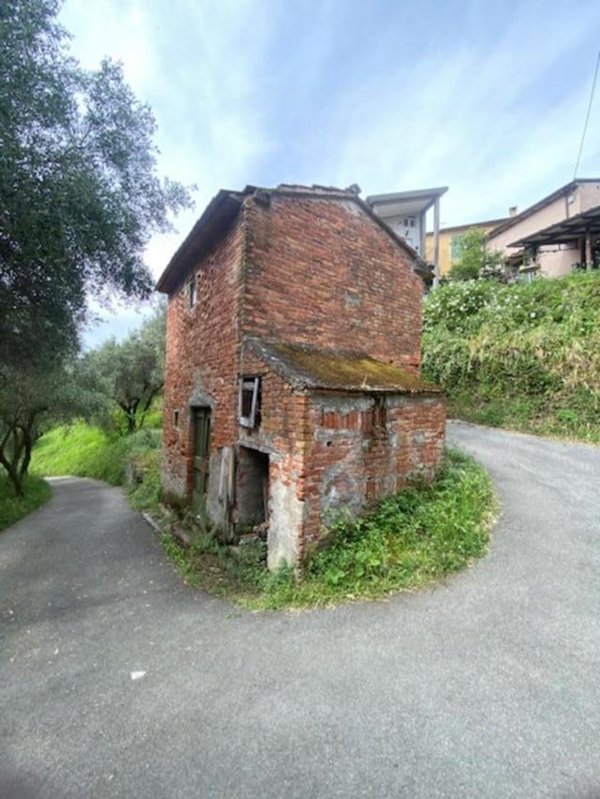 casa indipendente in vendita a Luni in zona Casano