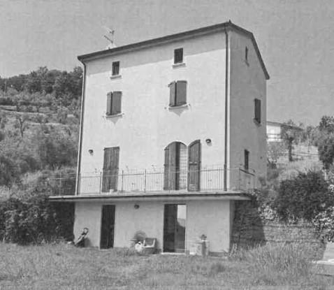 casa indipendente in vendita a Luni