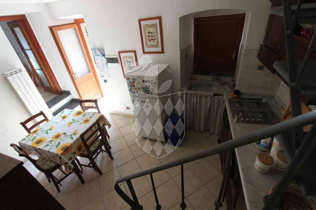 casa indipendente in vendita a Luni in zona Nicola