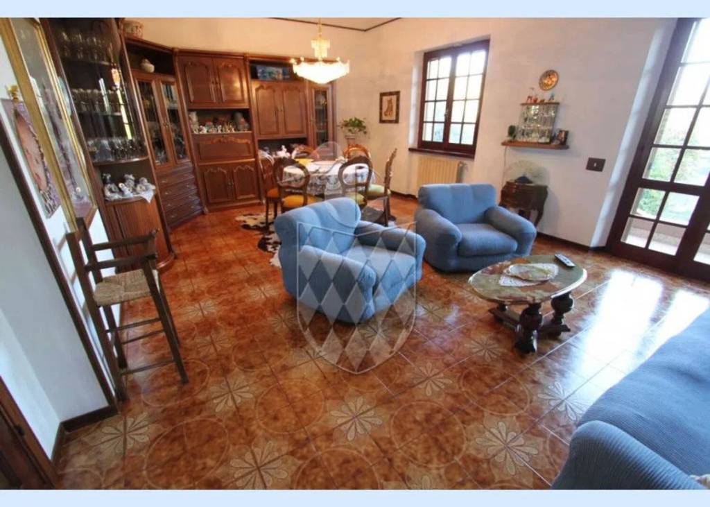 casa indipendente in vendita a Luni