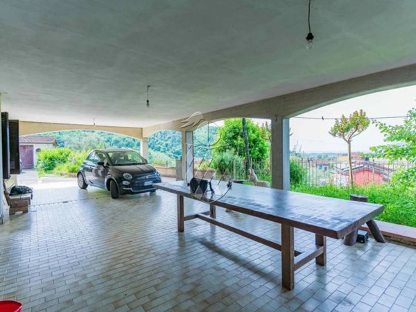 casa indipendente in vendita a Luni