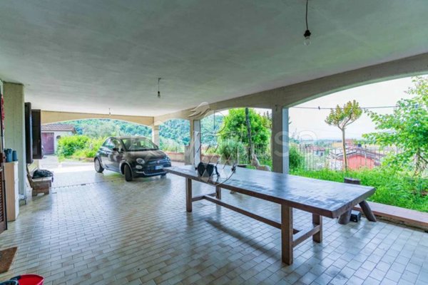 casa indipendente in vendita a Luni