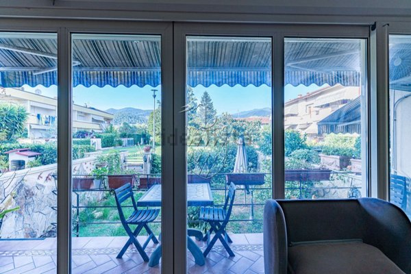 casa indipendente in vendita a Luni
