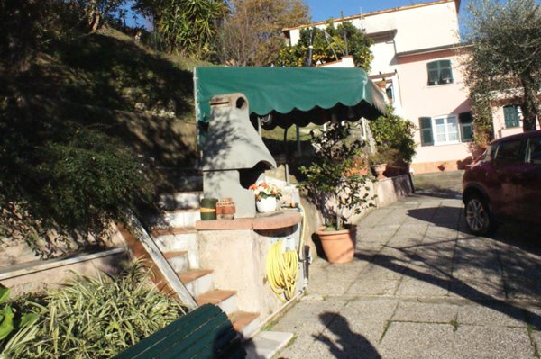 casa indipendente in vendita a Luni
