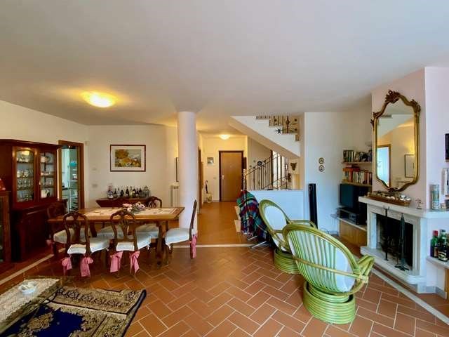 casa indipendente in vendita a Luni in zona Isola