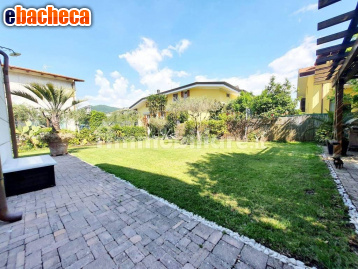 casa indipendente in vendita a Luni