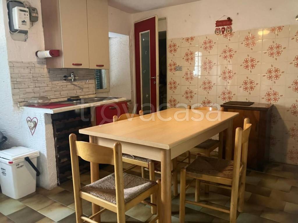 casa indipendente in vendita a Luni in zona Casano