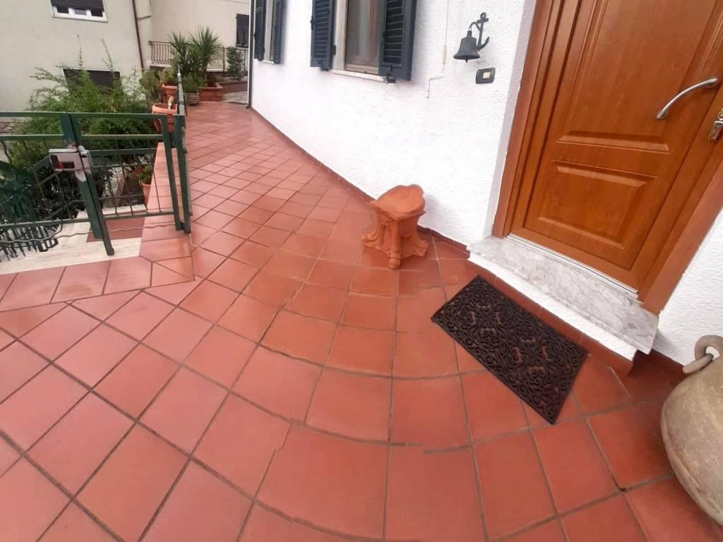 casa indipendente in vendita a Luni in zona Casano