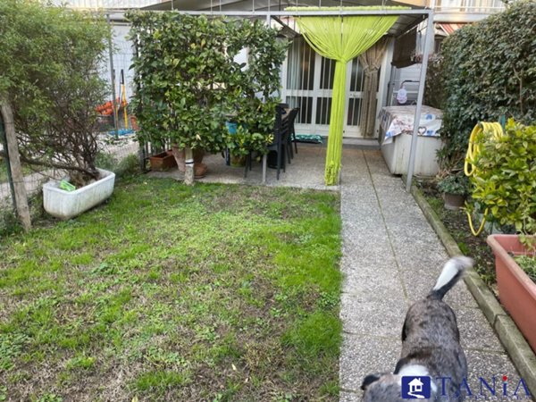 appartamento in vendita a Luni in zona Isola