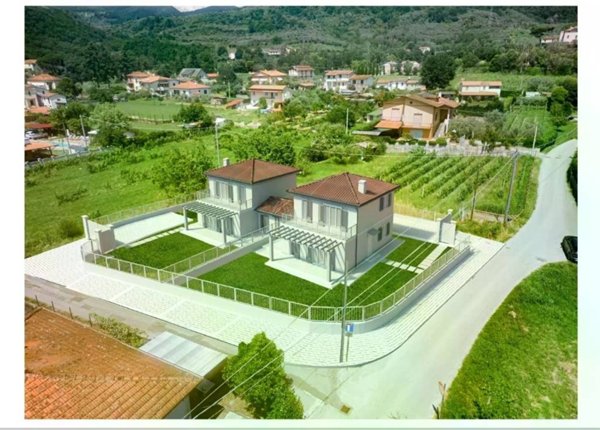 casa indipendente in vendita a Luni in zona Isola