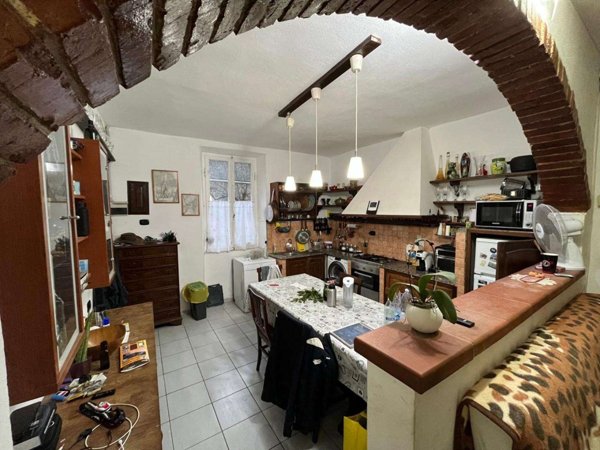 intera palazzina in vendita a Luni in zona Casano