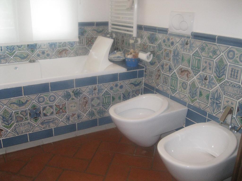 casa indipendente in vendita a Luni in zona Casano