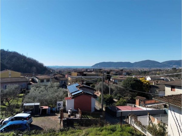 casa indipendente in vendita a Luni in zona Casano