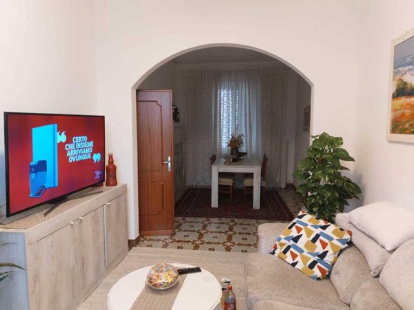 casa indipendente in vendita a Luni in zona Dogana