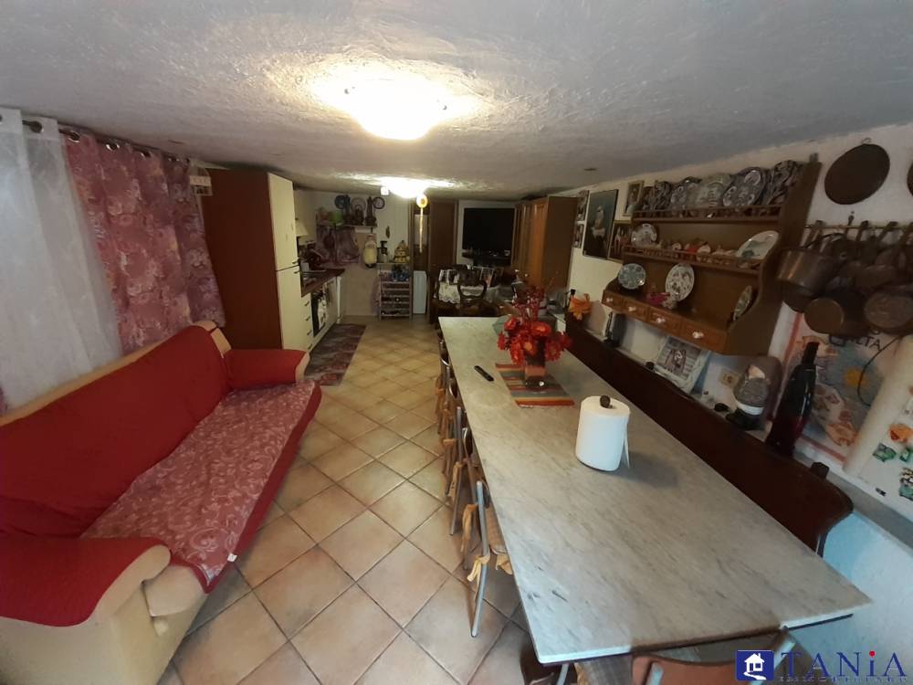 casa indipendente in vendita a Luni