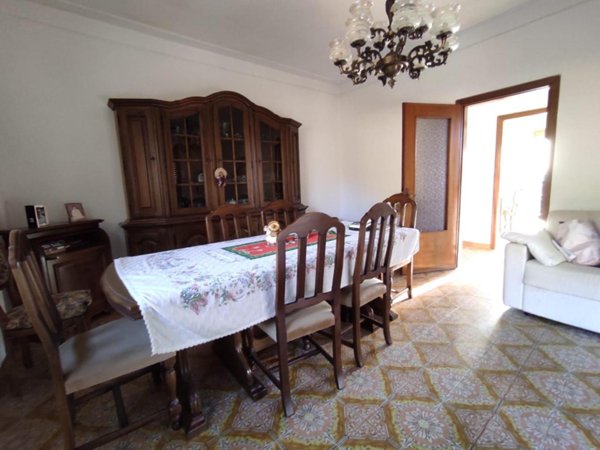 casa indipendente in vendita a Luni