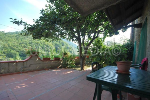 casa semindipendente in vendita a Luni