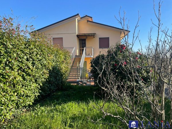 casa indipendente in vendita a Luni in zona Isola