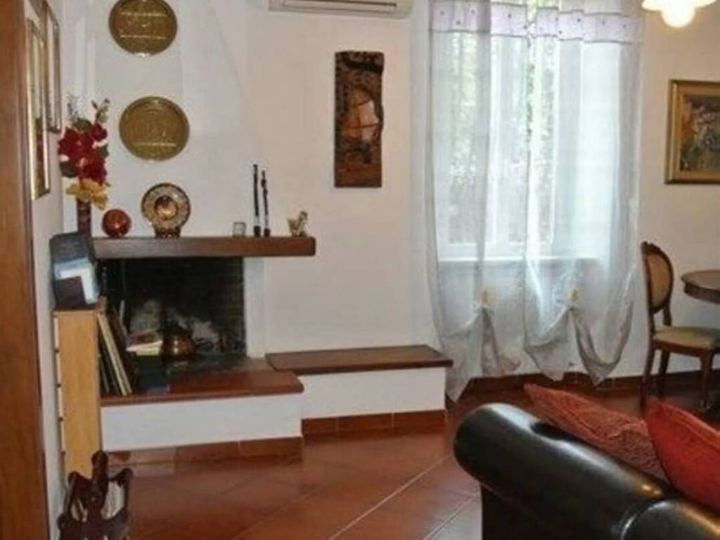 casa indipendente in vendita a Luni in zona Casano