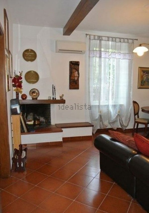casa indipendente in vendita a Luni in zona Casano