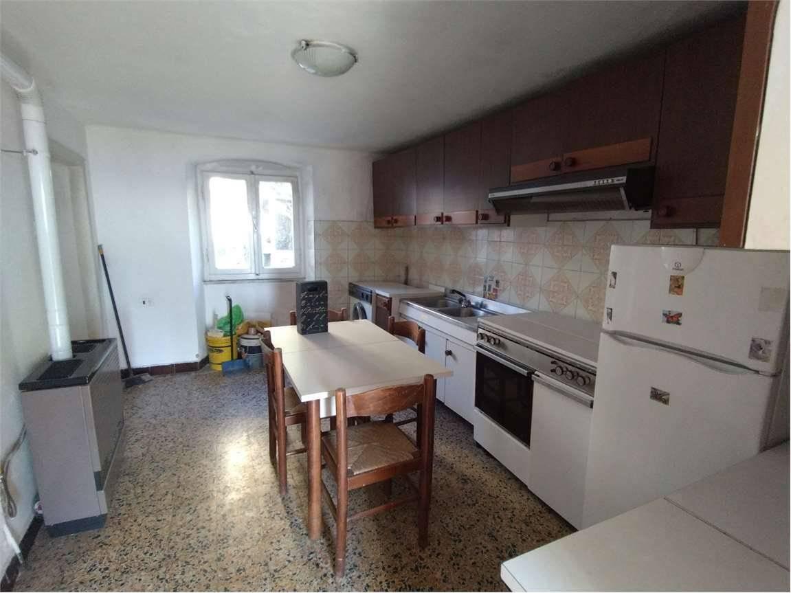 casa indipendente in vendita a Luni in zona Casano