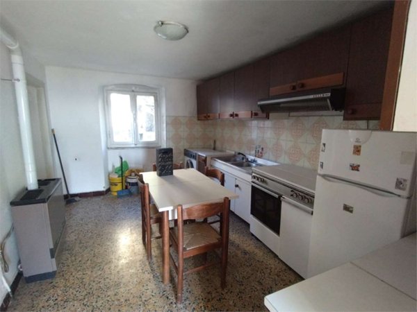 casa indipendente in vendita a Luni in zona Casano
