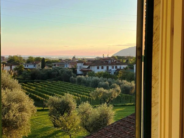 casa indipendente in vendita a Luni in zona Isola