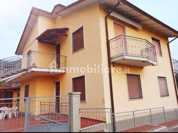 appartamento in vendita a Luni in zona Isola