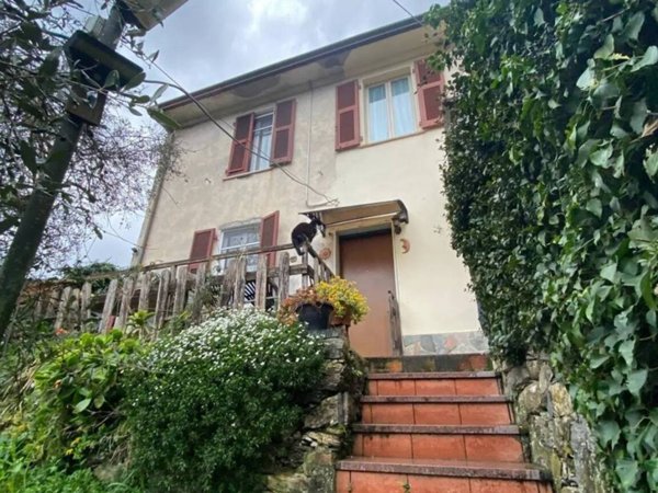 casa indipendente in vendita a Luni in zona Casano