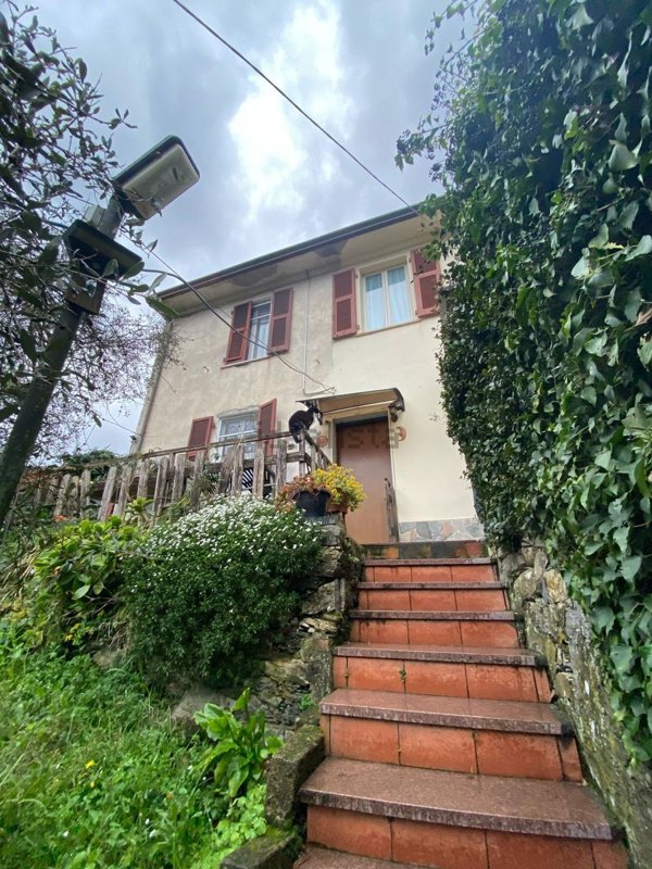 casa indipendente in vendita a Luni in zona Casano