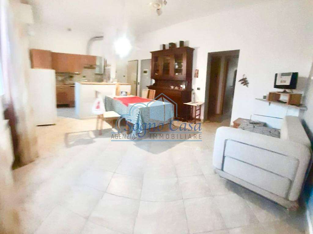 appartamento in vendita a Luni in zona Dogana