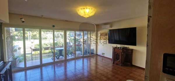 casa indipendente in vendita a Luni
