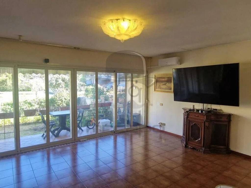 casa indipendente in vendita a Luni