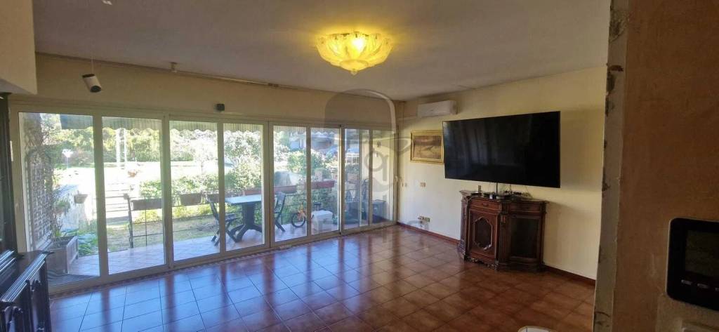 casa indipendente in vendita a Luni in zona Casano