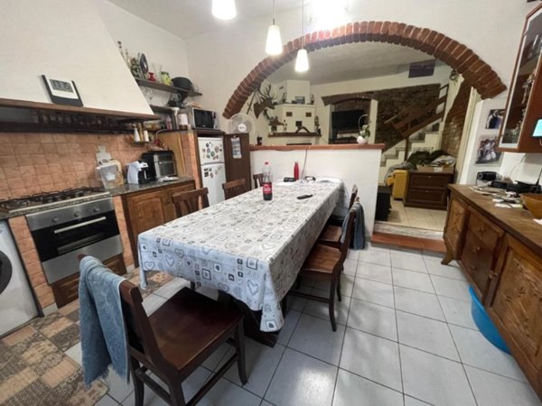 casa indipendente in vendita a Luni in zona Casano