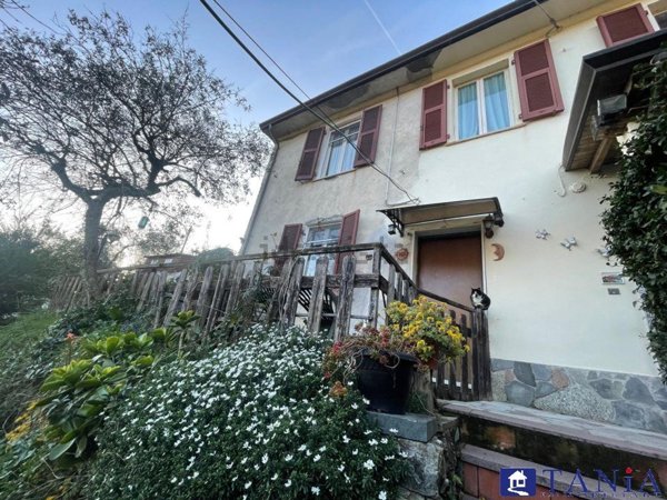 casa indipendente in vendita a Luni in zona Casano