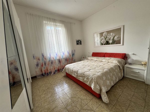 appartamento in vendita a Luni in zona Isola