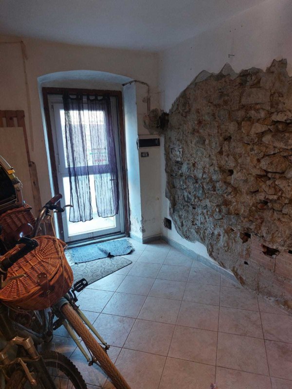 casa indipendente in vendita a Luni in zona Serravalle