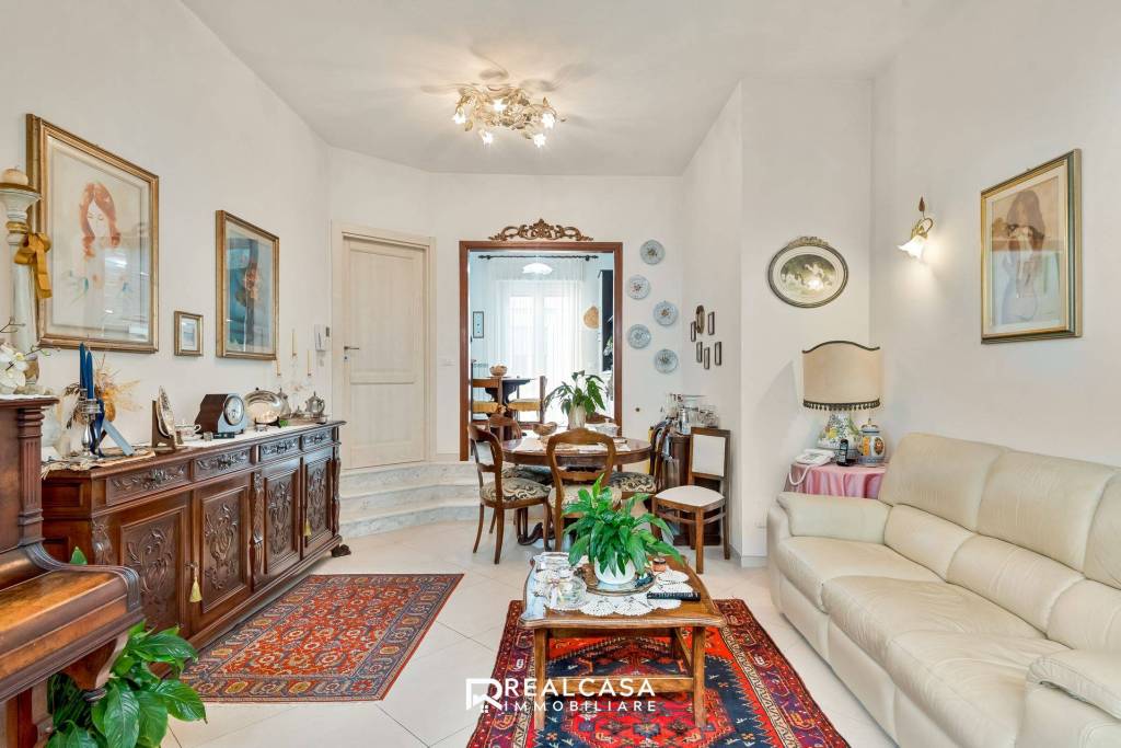 casa indipendente in vendita a Luni