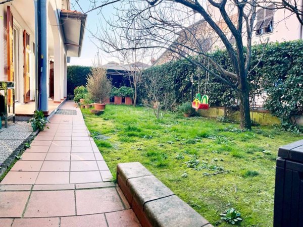 casa indipendente in vendita a Luni in zona Casano