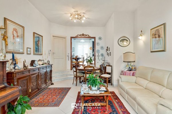casa indipendente in vendita a Luni