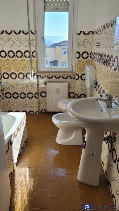 appartamento in vendita a Luni in zona Dogana