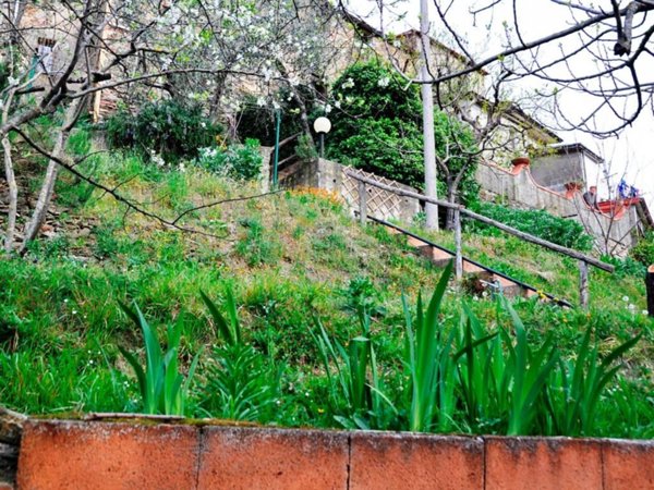 casa indipendente in vendita a Luni in zona Casano