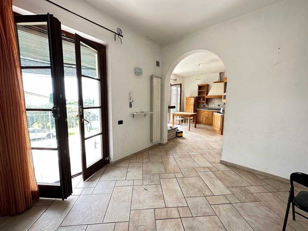 casa indipendente in vendita a Luni