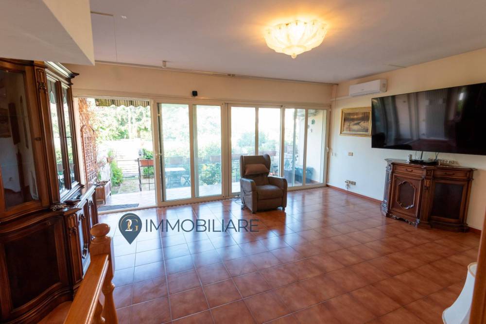 casa indipendente in vendita a Luni