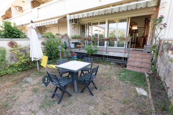 casa indipendente in vendita a Luni