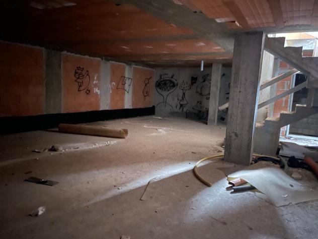 casa indipendente in vendita a Luni in zona Dogana
