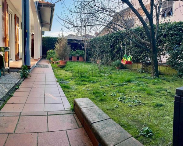 casa indipendente in vendita a Luni